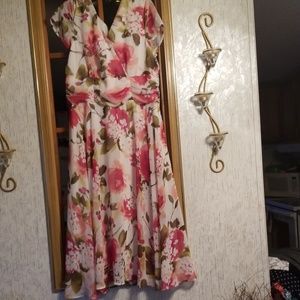 Floral short sleeve dress